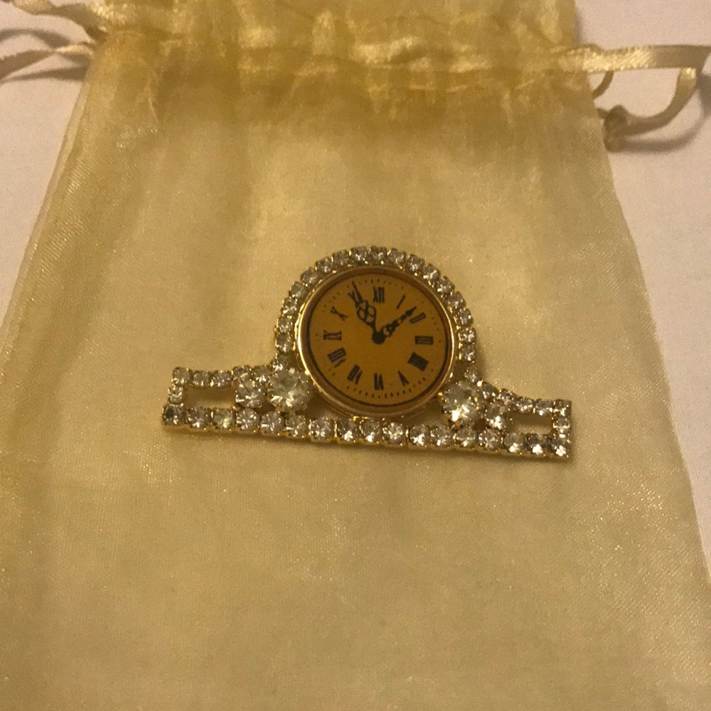Brooche